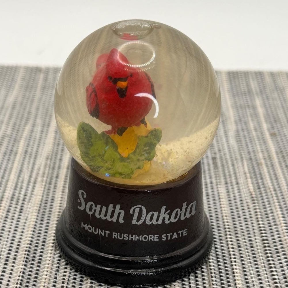 South Dakota Souvenir Snow Globe Red Cardinal Mount Rushmore State 2.5 inch